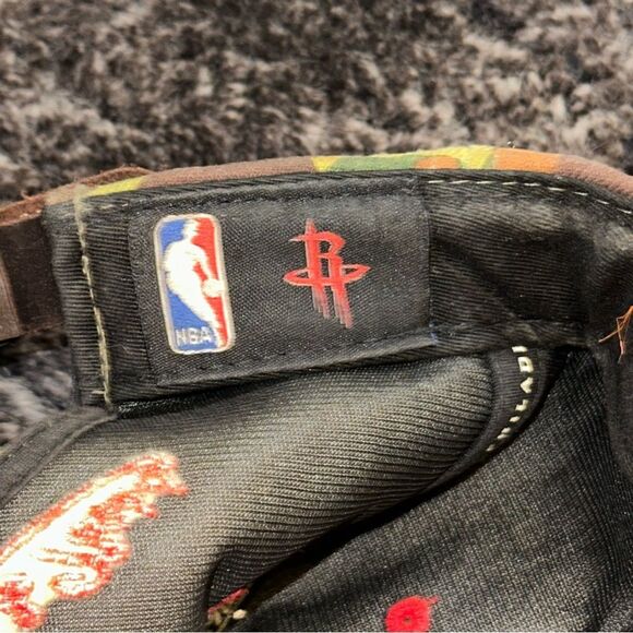 Mitchell & Ness NBA Green Tan Camo Print Rockets Adjustable Fit Cap Streetwear - Picture 10 of 10